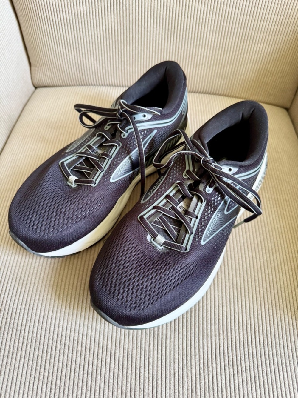 Brooks Ariel GTS 23 Black White Running Shoes Women's 9 2E Extra Wide